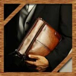 結婚式や披露宴に！男性のバッグや服装マナーについて